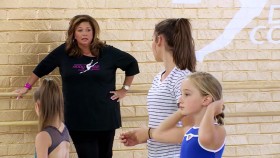 Dance Moms S07E01 Fight for Your Life WEB h264-CRiMSON EZTV