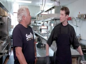 Diners Drive-Ins and Dives S39E05 Pasta Potatoes and Pescatarian 480p x264-mSD EZTV