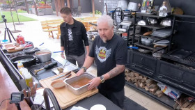 Diners Drive-Ins and Dives S39E13 Takeout Shipped Sweet and Savory 720p HEVC x265-MeGusta EZTV