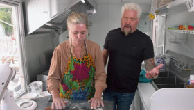 Diners Drive-Ins and Dives S44E10 XviD-AFG EZTV