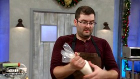 Holiday Baking Championship S05E07 Gifts of Greatness WEBRip x264-CAFFEiNE EZTV