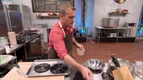 Holiday Baking Championship S06E01 Gearing Up for the Holidays 720p WEBRip x264-CAFFEiNE EZTV