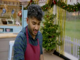 The Great British Bake Off S09E00 The Great New Years Bake Off 480p x264-mSD EZTV