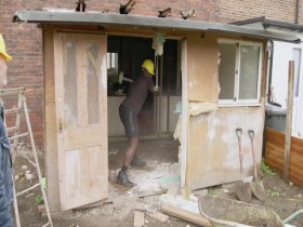 Ugly House To Lovely House With George Clarke S03E02 480p x264-mSD EZTV