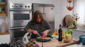30 Minute Meals S28E05 Its Not Delivery Its Cast Iron Skillet Pan Pizza HDTV x264-W4F EZTV