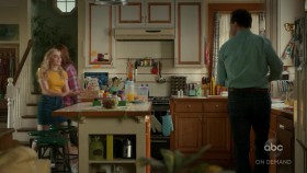 American Housewife S04E01 iNTERNAL 720p WEB h264-TRUMP EZTV