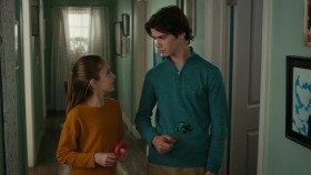 American Housewife S04E10 The Bromance Before Christmas 720p AMZN WEB DL DDP5 1 H 264 NTb eztv