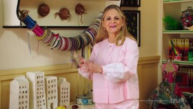 At Home With Amy Sedaris S03E02 Valentines Day 720p HULU WEB-DL DDP5 1 H 264-TEPES EZTV
