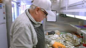 BBQ USA S01E04 Who You Calling Chicken 720p WEBRip X264-KOMPOST EZTV