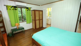 Beachfront Bargain Hunt S29E05 Leaving the Lagoon to Live Out a Beach Dream 1080p WEB h264-KOMPOST EZTV