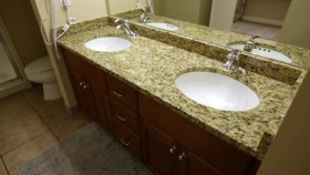 Beachfront Bargain Hunt S29E10 Frequent Flyers to Condo Buyers in Destin FL 720p WEB h264-KOMPOST EZTV