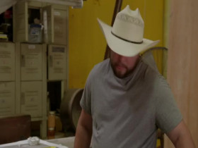 Bee Czar S01E01 Welcome to the Bee Biz 480p x264-mSD EZTV