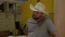 Bee Czar S01E01 Welcome to the Bee Biz 720p HEVC x265-MeGusta EZTV