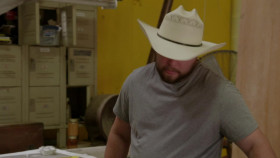 Bee Czar S01E01 Welcome to the Bee Biz 720p WEBRip x264-KOMPOST EZTV