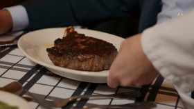 Bizarre Foods Delicious Destinations S10E11 Chicago Neighborhoods 1080p WEB H264-KOMPOST EZTV