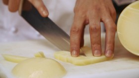 Bizarre Foods Delicious Destinations S11E03 Calabria 720p WEB H264-KOMPOST EZTV