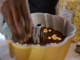 Blue Ribbon Baking Championship S01E05 480p x264-mSD EZTV