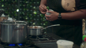 Bobbys Triple Threat S03E02 1080p WEB h264-EDITH EZTV