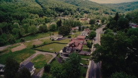 Cabin in the Woods S01E03 Cabin 13 1080p AMZN WEB-DL DDP2 0 H 264-Kitsune EZTV