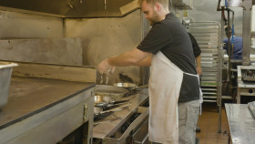 Chef Swap at the Beach S01E05 1080p WEB h264-REALiTYTV EZTV