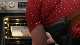Christmas Cookie Matchup S01E02 Gingerbread Magic 720p WEBRip x264-KOMPOST EZTV