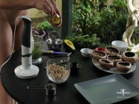 Cooking in the Raw S02E06 Mushroom With Avocado 480p x264-mSD EZTV
