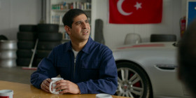 De Tattas De Serie S01E01 De Excuus Tatta 1080p AMZN WEB-DL DD 5 1 H 264-playWEB EZTV