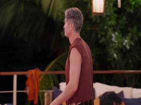 Deal or No Deal Island S02E05 480p x264-mSD EZTV