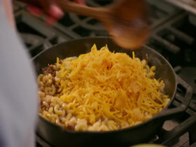Delicious Miss Brown S07E10 Nothing but the Skillet 480p x264-mSD EZTV