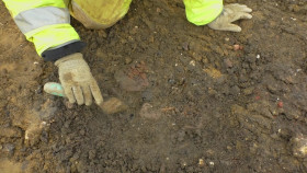 Digging For Britain S12E02 Dinosaur Highway And Roman Sauna 1080p HDTV H264-FTP EZTV