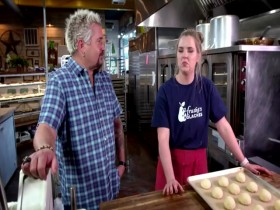 Diners Drive Ins And Dives S29E10 Handy Helpings REAL 480p x264-mSD EZTV
