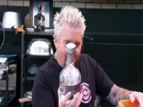 Diners Drive-Ins and Dives S39E08 Takeout Best of the West Roundup 480p x264-mSD EZTV