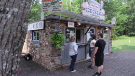 Diners Drive-Ins and Dives S40E12 Triple D Nation Diner Eats and a Fieri Treat 720p WEBRip x264-KOMPOST EZTV