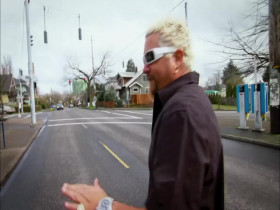Diners Drive-Ins and Dives S41E06 Triple D Nation Creative Comfort 480p x264-mSD EZTV