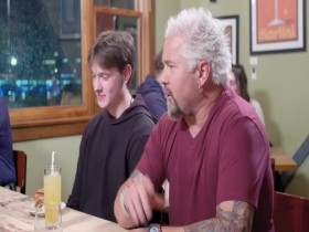 Diners Drive-Ins and Dives S42E15 Flavor Expedition 480p x264-mSD EZTV