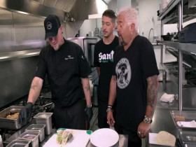 Diners Drive-Ins and Dives S44E05 Beef and Bird 480p x264-mSD EZTV