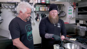 Diners Drive-Ins and Dives S45E14 XviD-AFG EZTV