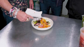 Diners Drive-Ins and Dives S49E04 XviD-AFG EZTV