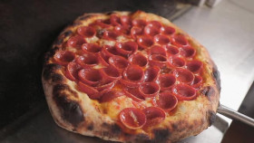 Diners Drive-Ins and Dives S49E06 XviD-AFG EZTV