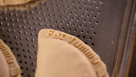 Diners Drive-Ins and Dives S49E10 720p HEVC x265-MeGusta EZTV