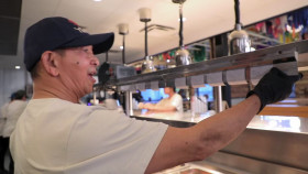 Diners Drive-Ins and Dives S49E12 720p HEVC x265-MeGusta EZTV