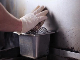 Diners Drive-Ins and Dives S50E11 480p x264-mSD EZTV