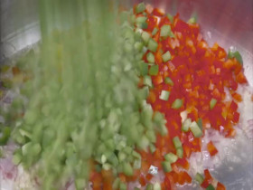 Diners Drive-Ins and Dives S51E01 480p x264-mSD EZTV