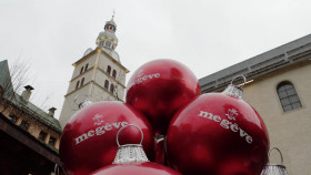 Emily in Paris S04E06 Last Christmas 1080p NF WEB-DL DDP5 1 H 264-FLUX EZTV