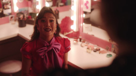 Emily in Paris S04E08 Back on the Crazy Horse 1080p NF WEB-DL DDP5 1 H 264-FLUX EZTV