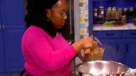 Family Food Showdown S01E02 Virginia Beach Twins vs Southern Soul Food Ladies 720p WEBRip x264-CAFFEiNE EZTV