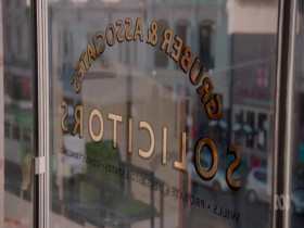 Fisk S03E01 Bees in the Hive 480p x264-mSD EZTV