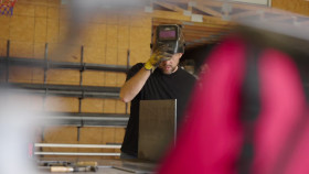 Fixer to Fabulous S06E02 1080p HEVC x265-MeGusta EZTV