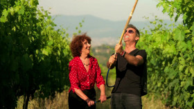 Ginos Italy Like Mamma Used to Make S01E05 Tuscany 1080p HDTV H264-DARKFLiX EZTV