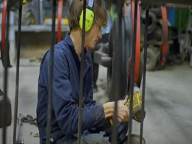 Girl Meets Farm S10E13 Spring Passover Shenanigans 480p x264-mSD EZTV